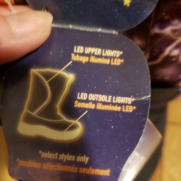 Brand new Absolute Canada kids' winter boots - Picture 10 of 14